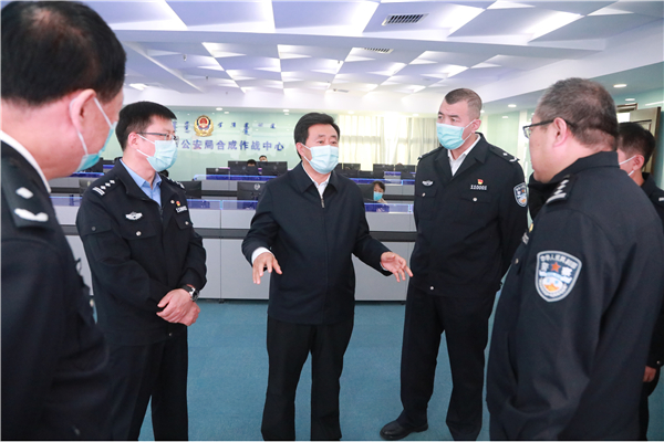 市委书记贺伟华深入市公安局调研指导疫情防控工作